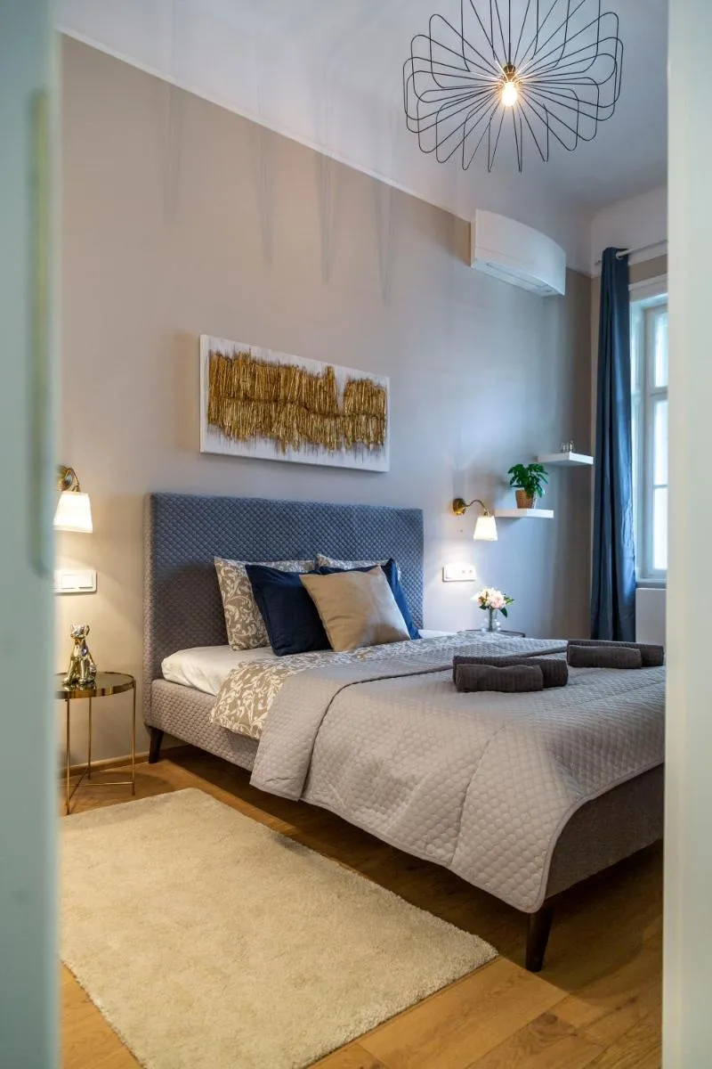 Image 3 of Luxury Elizabeth Residence next to the New York Café