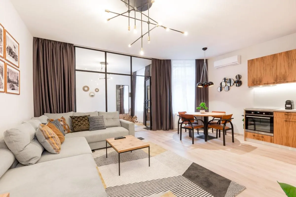 Image 2 of Luxury Presidential Suite in The Absolute Center