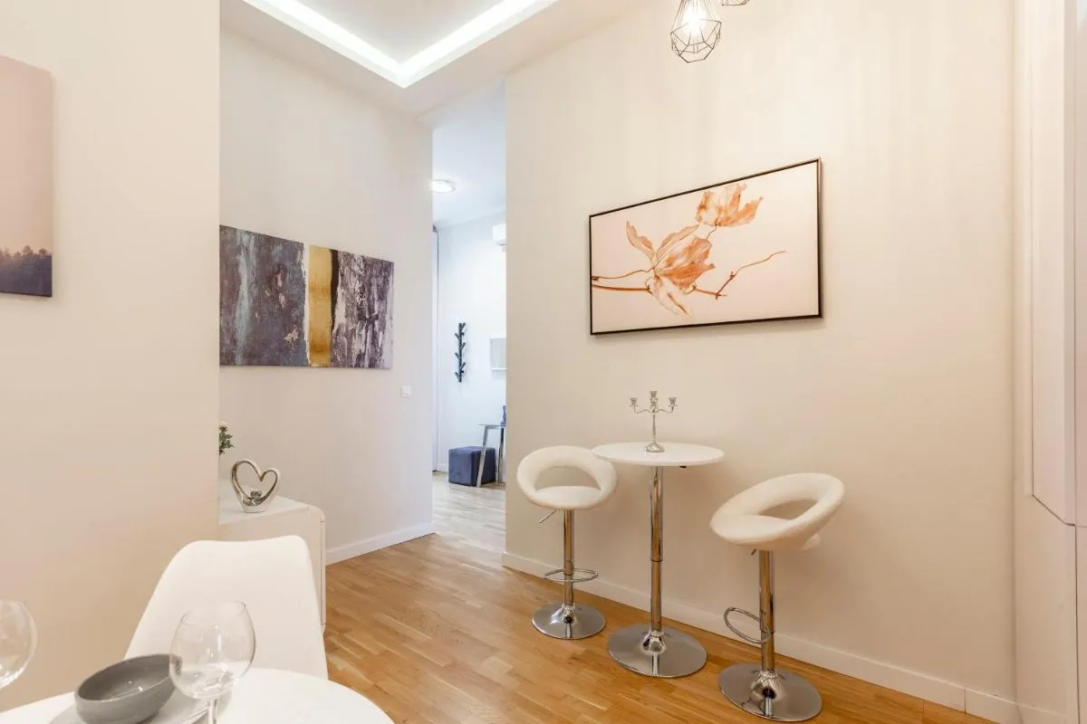 Image 2 of Luxury Quentin Apartment 3 BEDRM, 2 BATHRM