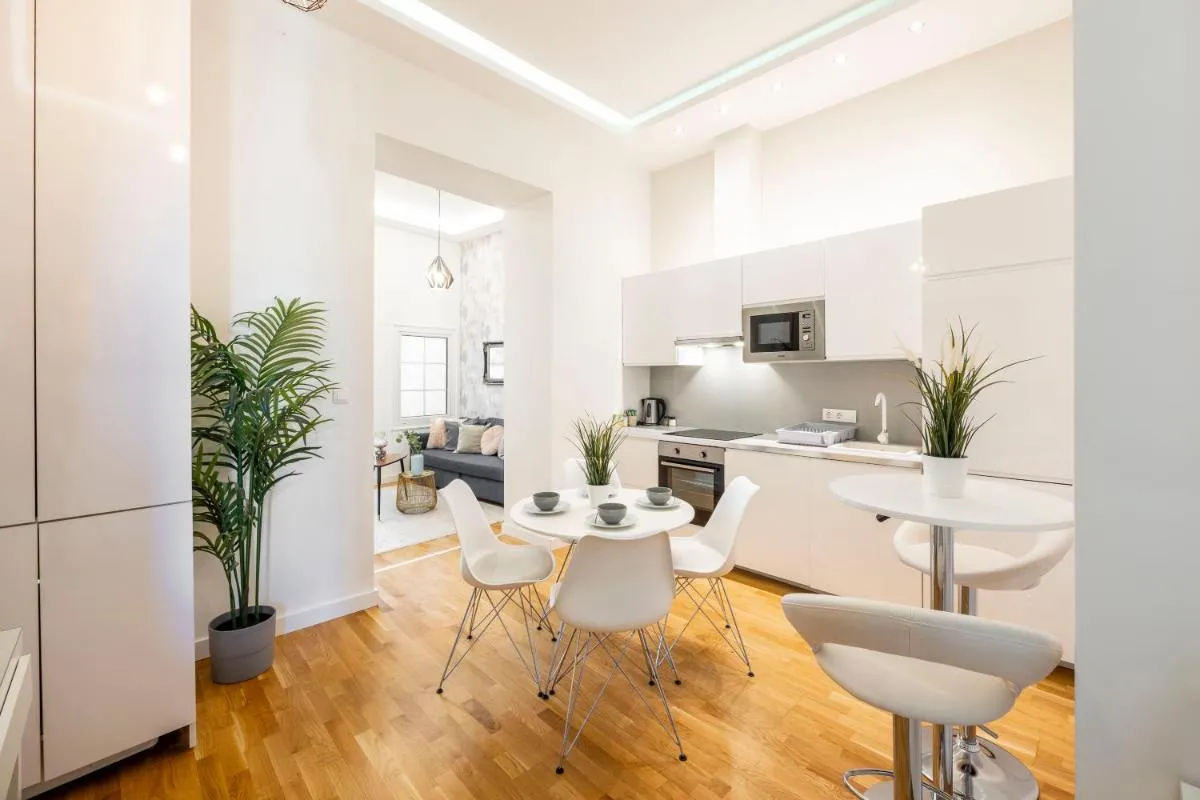 Image 6 of Luxury Quentin Apartment 3 BEDRM, 2 BATHRM