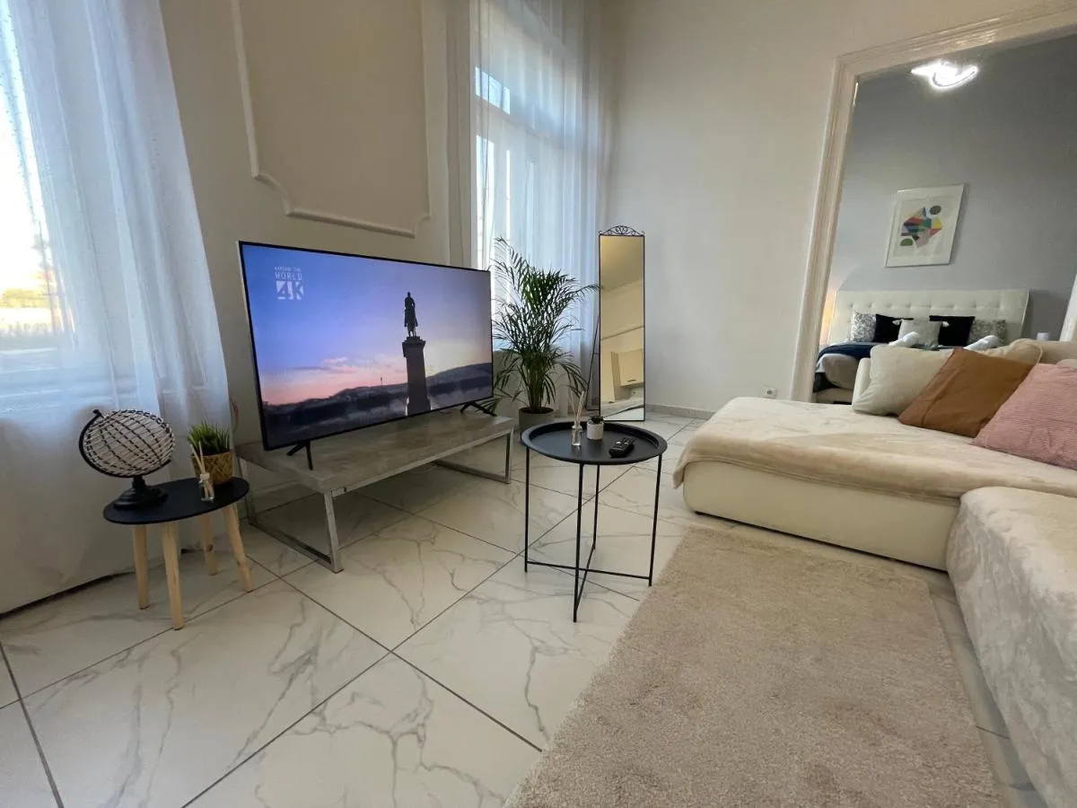 Image 4 of Luxury Riverside Panorama Apartment