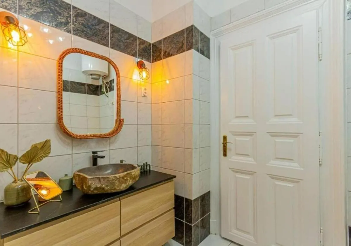 Image 2 of Luxury apartment by the famous Vaci street