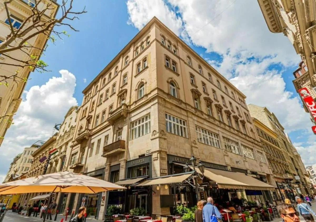 Image 5 of Luxury apartment by the famous Vaci street