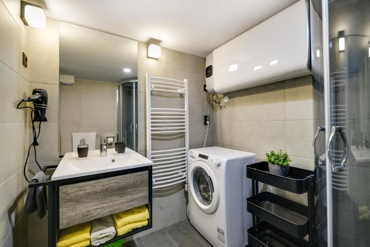 Image 2 of Luxury apartment in the city center with parking