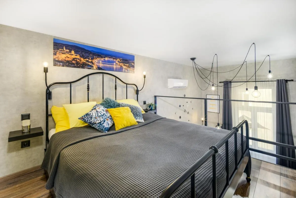 Image 1 of Luxury apartment in the city center with parking