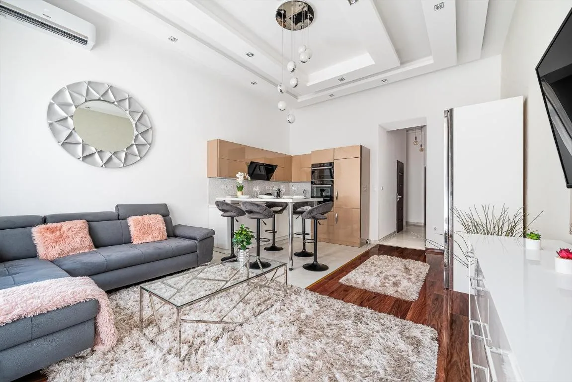 Image of Luxury apartment with free garage and balcony in the center