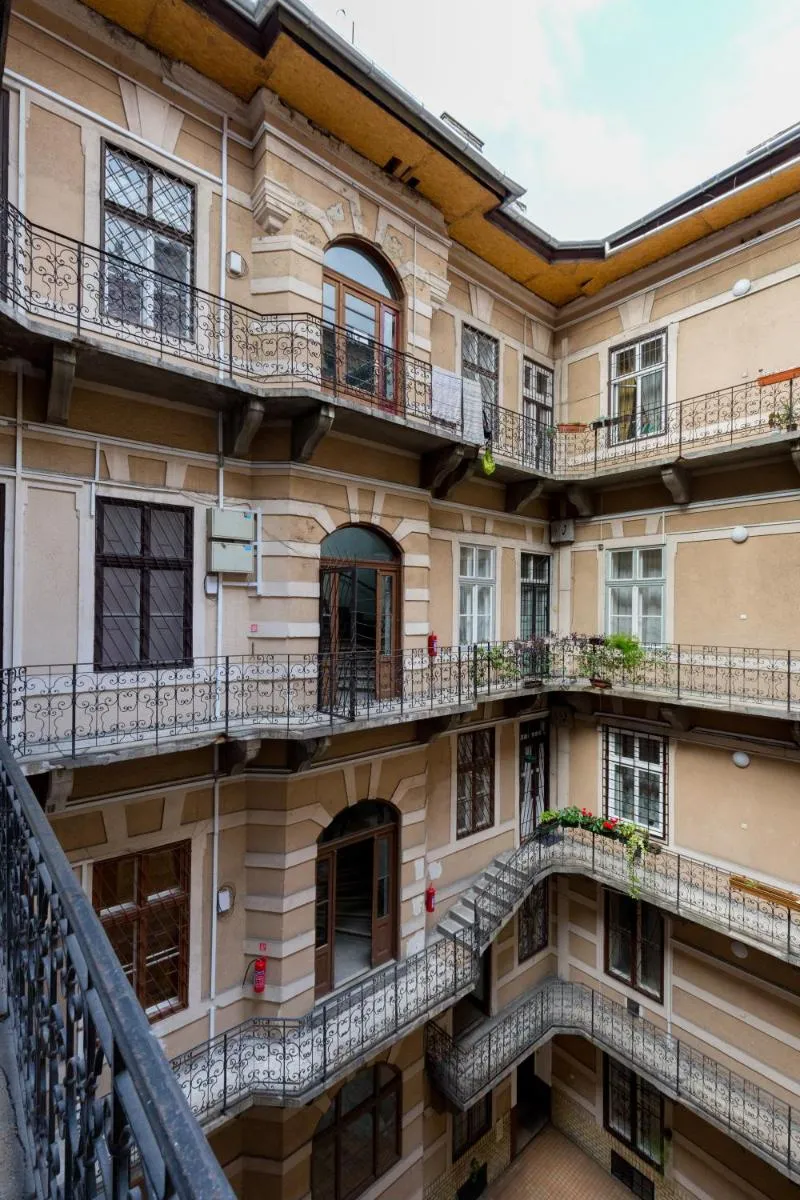 Image 5 of Luxury central Apartment