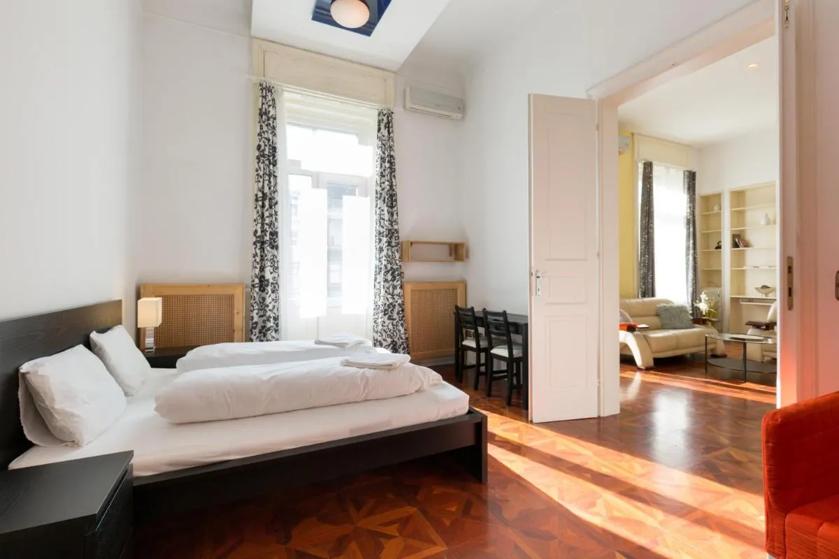 Image 6 of Luxury central Apartment