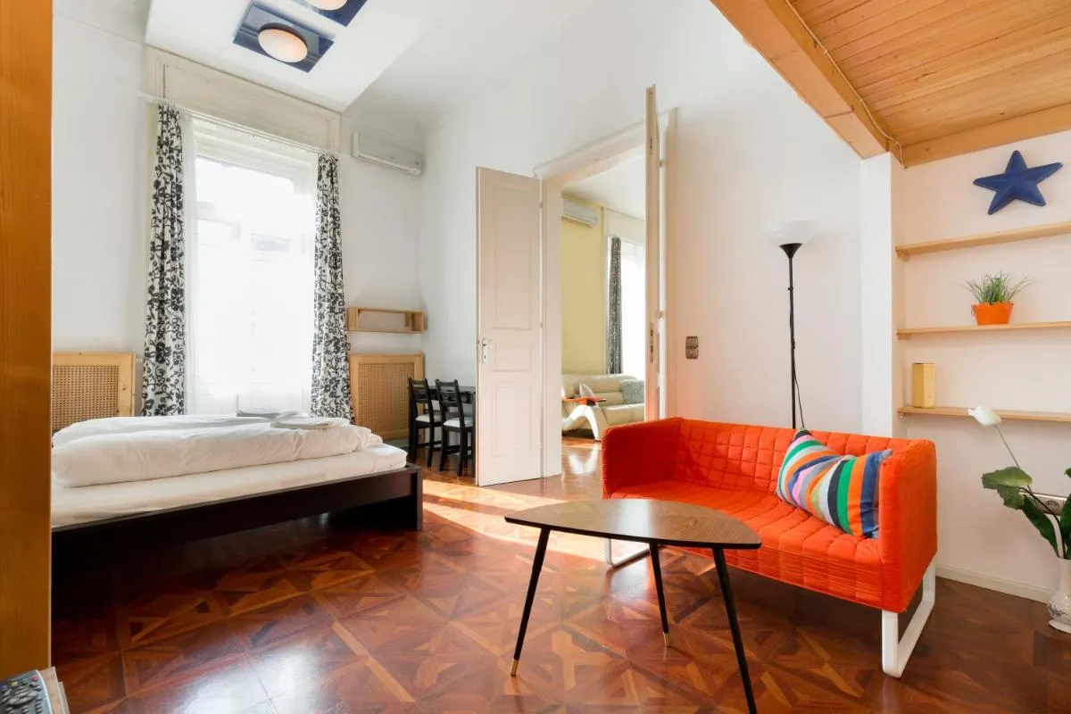 Image 1 of Luxury central Apartment