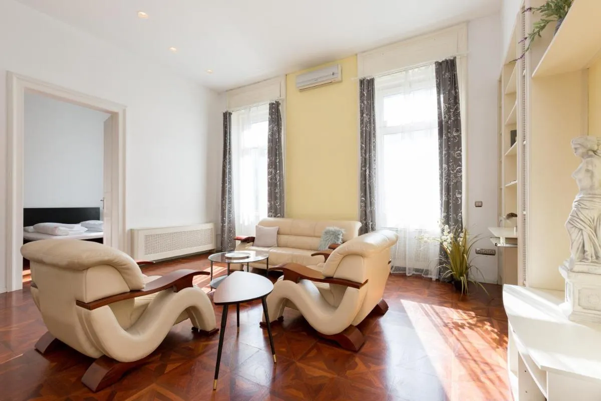 Image 4 of Luxury central Apartment