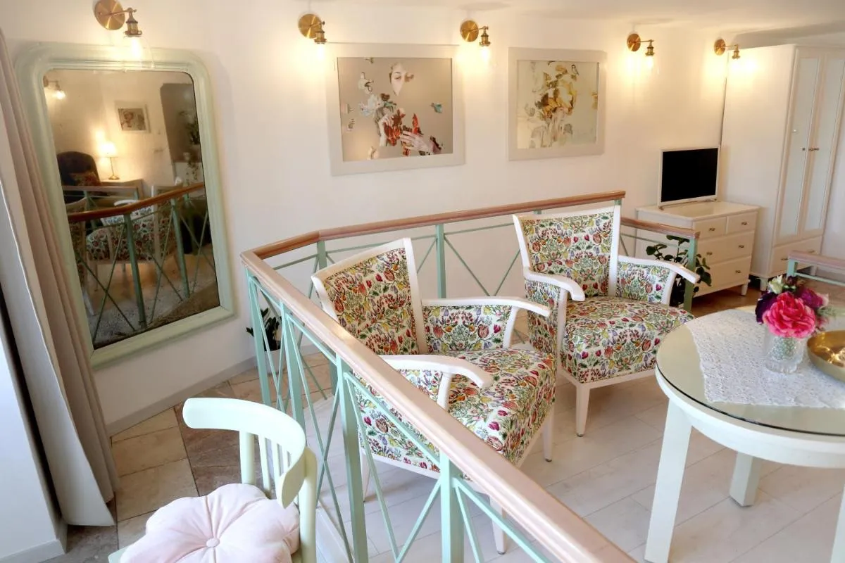 Image 4 of MARVELOSA APARTMENT – Central by the Chain Bridge