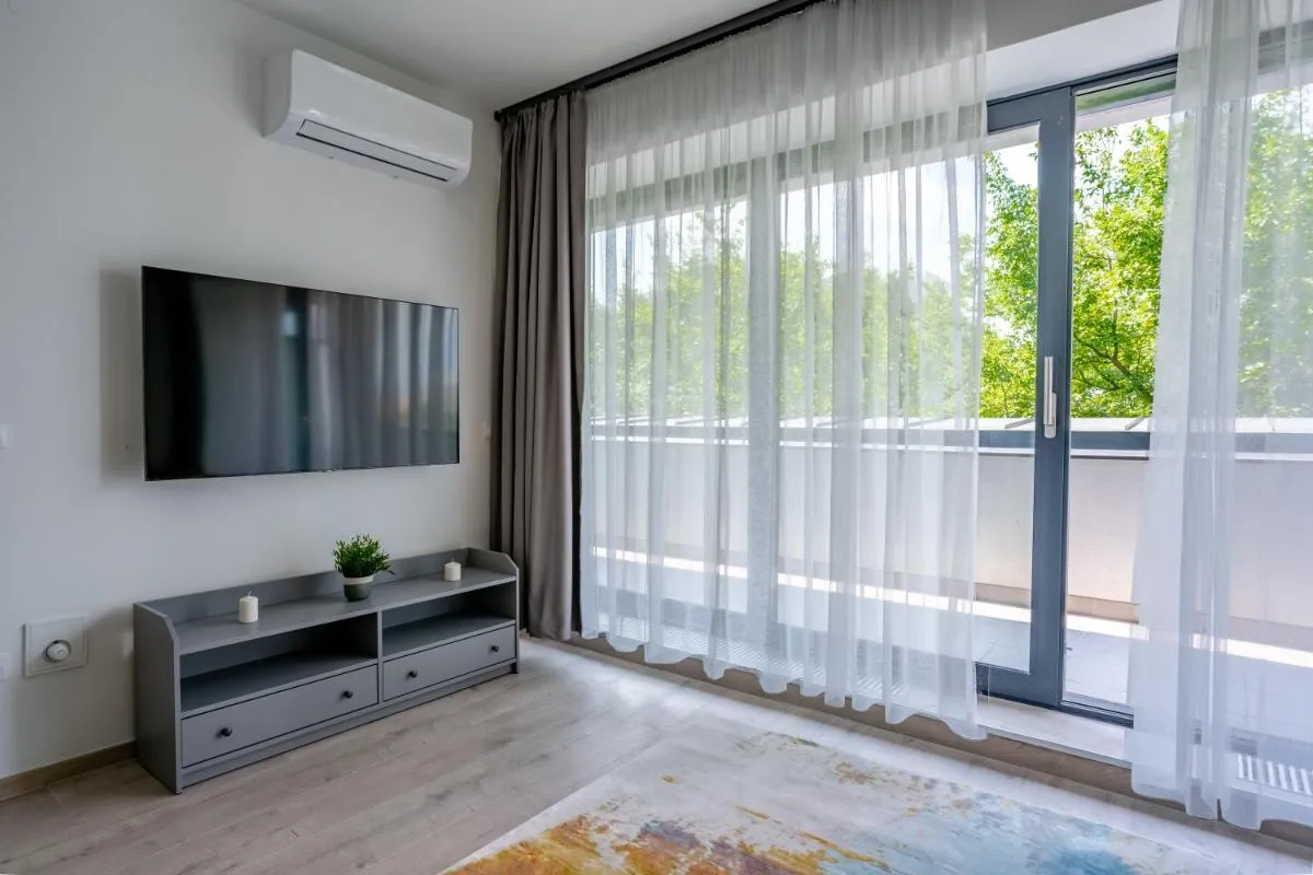 Image 4 of Magnolia GreenTop Apartment