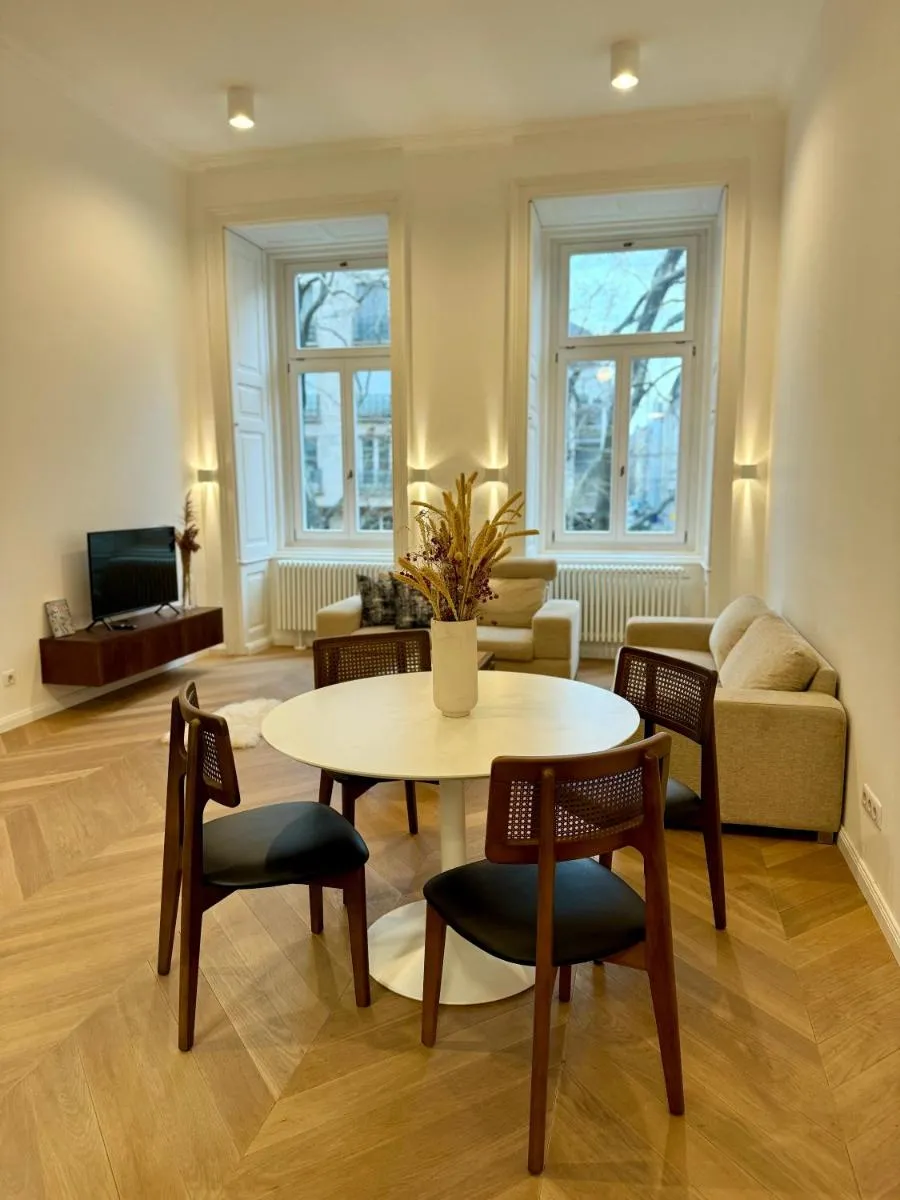 Image 6 of Maison Frank