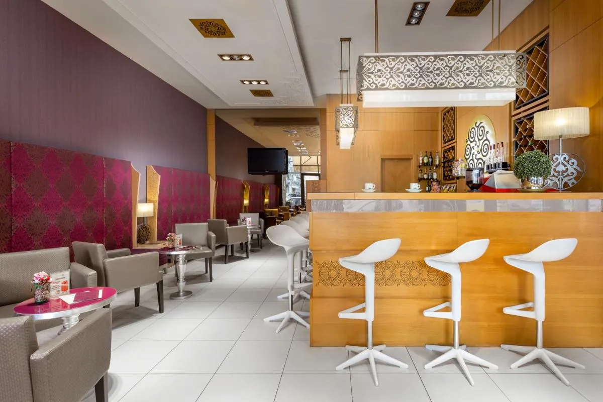 Image 4 of Marmara Hotel Budapest