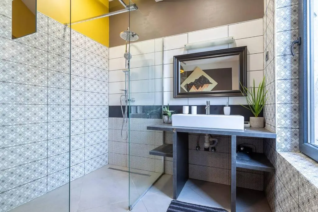Image 2 of Midtown Artistic Apartment