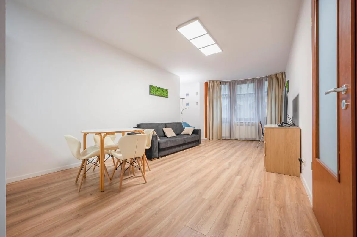 Image 3 of Modern Apartment With Garage