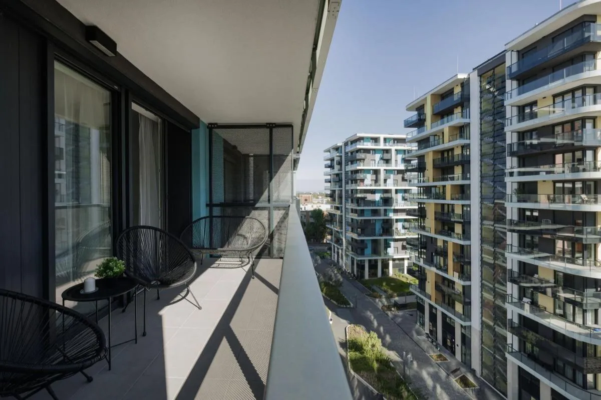 Image 3 of Modern Riverfront Apartment with Free Parking