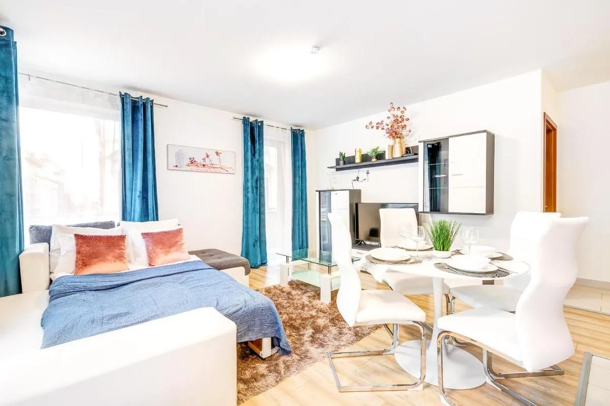 Image 4 of Modern apartment with free garage and balcony in the downtown
