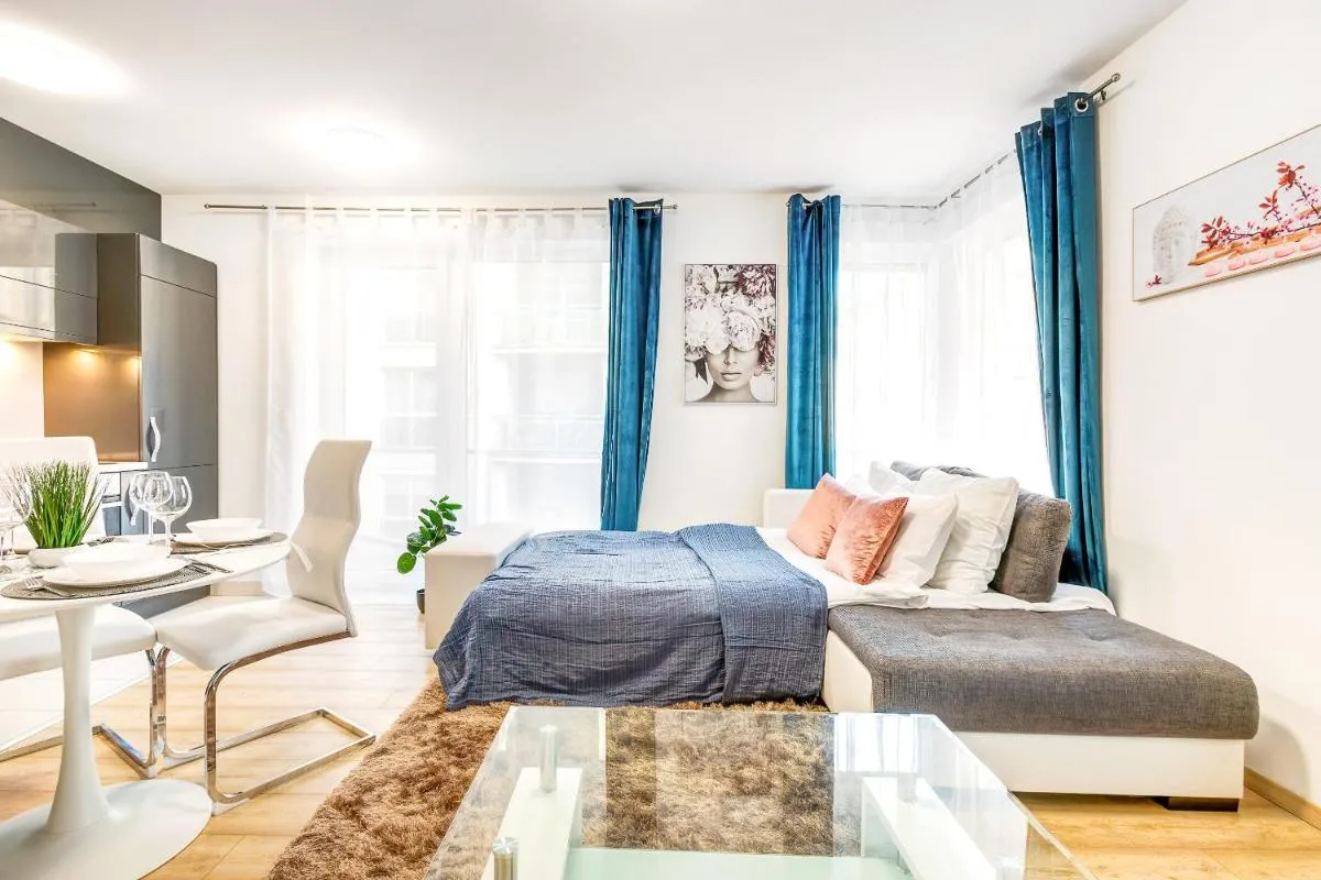 Image 1 of Modern apartment with free garage and balcony in the downtown