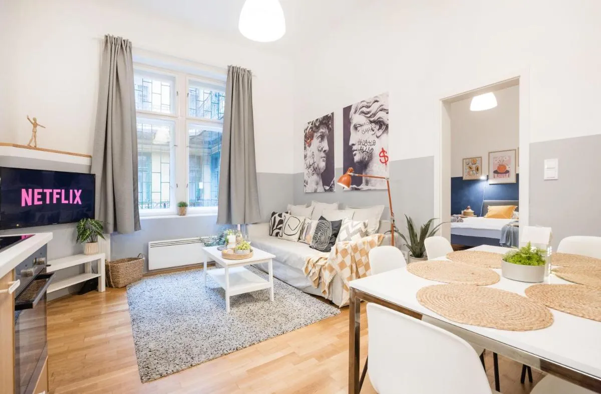 Image 2 of Most Central Budapest Home – 2 min to NewYork Cafe