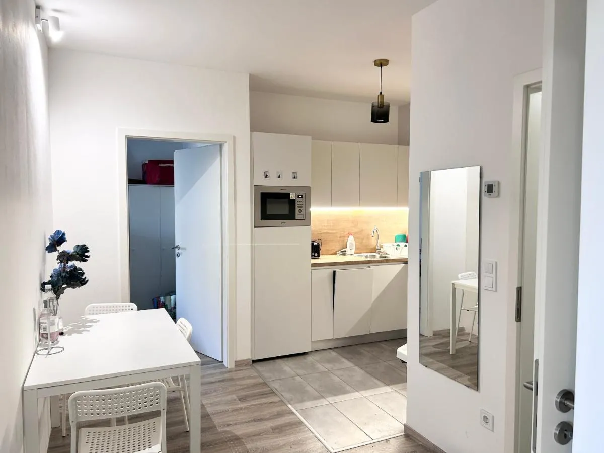 Image 4 of New 2022 Family&Friends Downtown AC 3BR 2BA FREE PARKING big Balcony near Metro&Train Station SELF CHECK-IN Apt