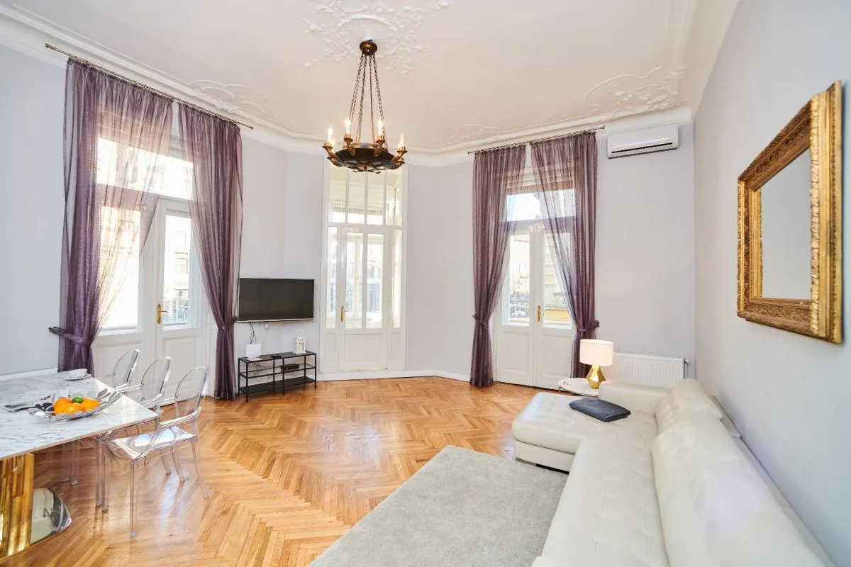Image 4 of New York Palace View Apartment