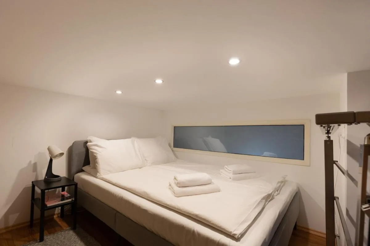 Image 5 of New, centrally located, but quiet 4 sleeper