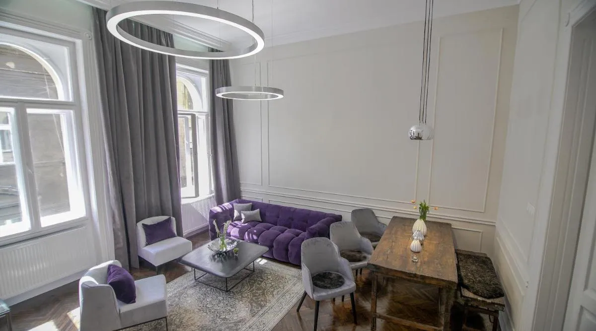 Image 1 of Opera Apartment with FREE parking, 2BR2BA, AC