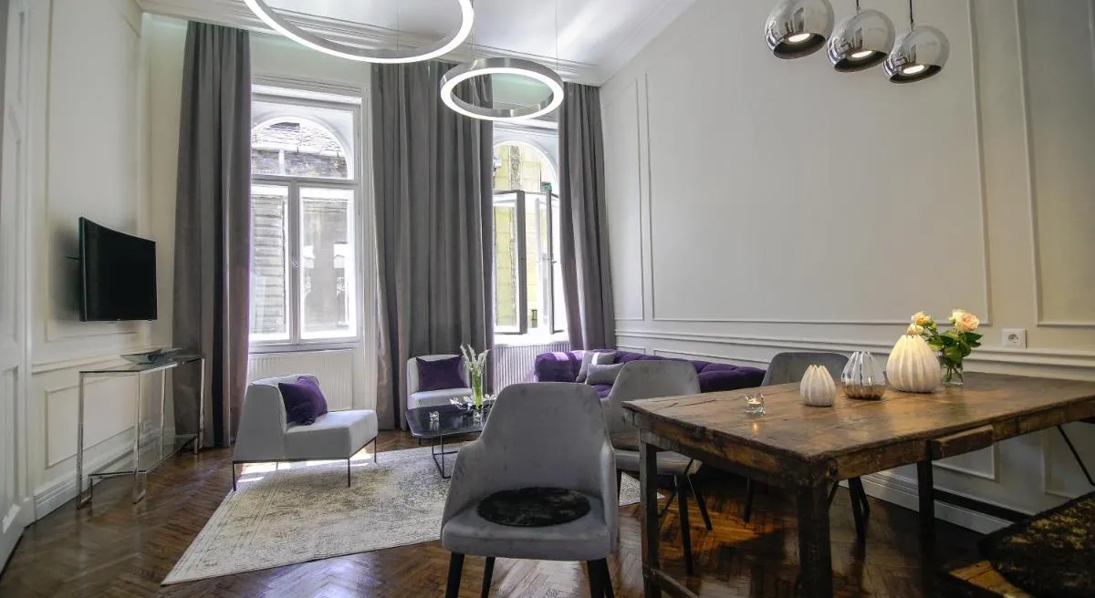 Image 4 of Opera Apartment with FREE parking, 2BR2BA, AC