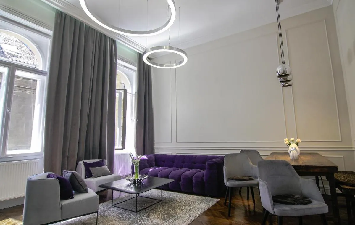 Image 3 of Opera Apartment with FREE parking, 2BR2BA, AC