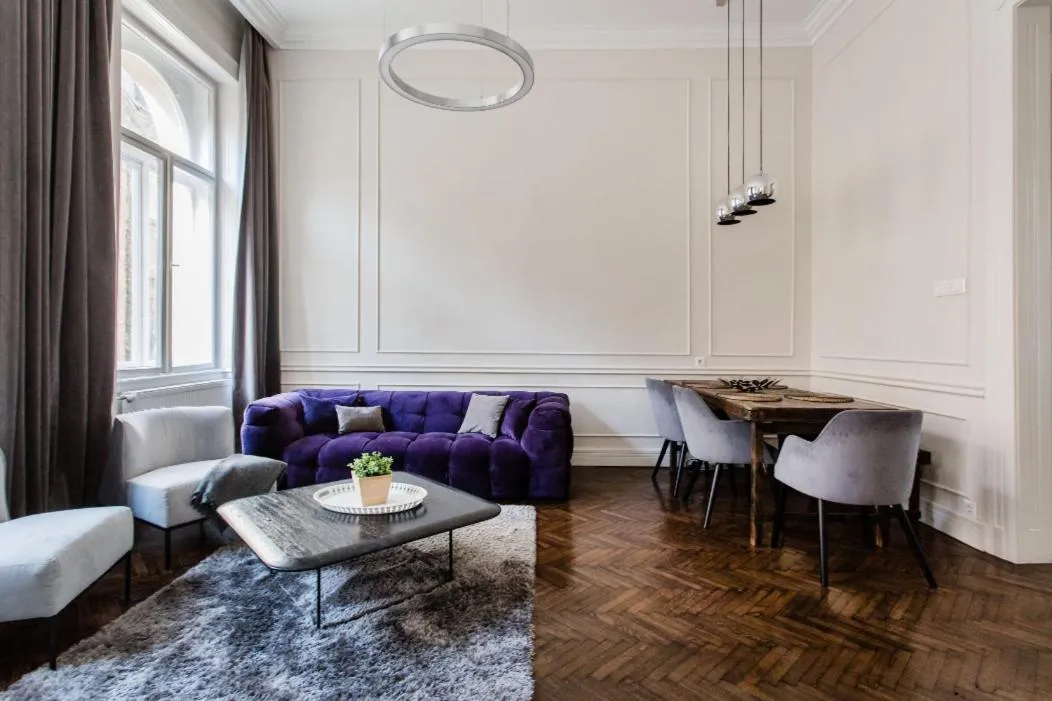Image 6 of Opera Apartment with FREE parking, 2BR2BA, AC