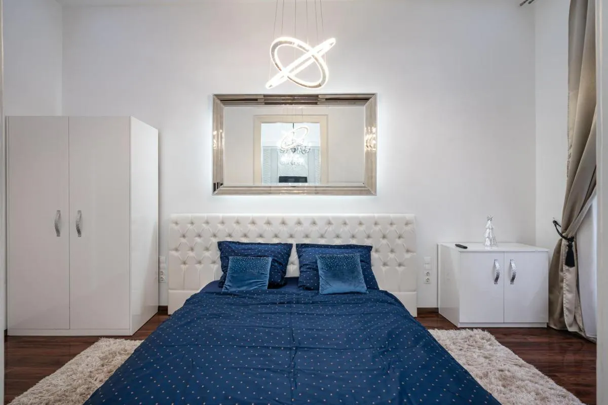 Image 5 of Opera Balkony Luxury Apartment