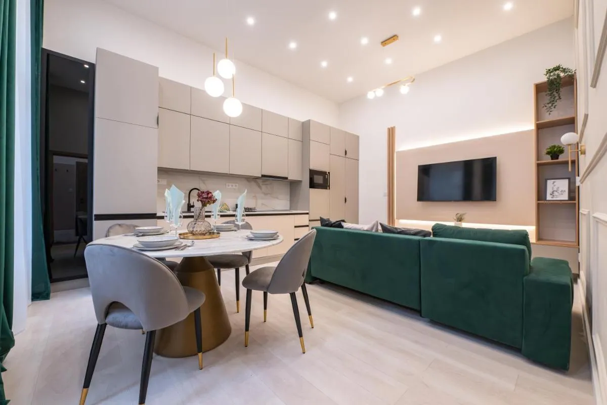 Image 2 of Opera residence (D10)