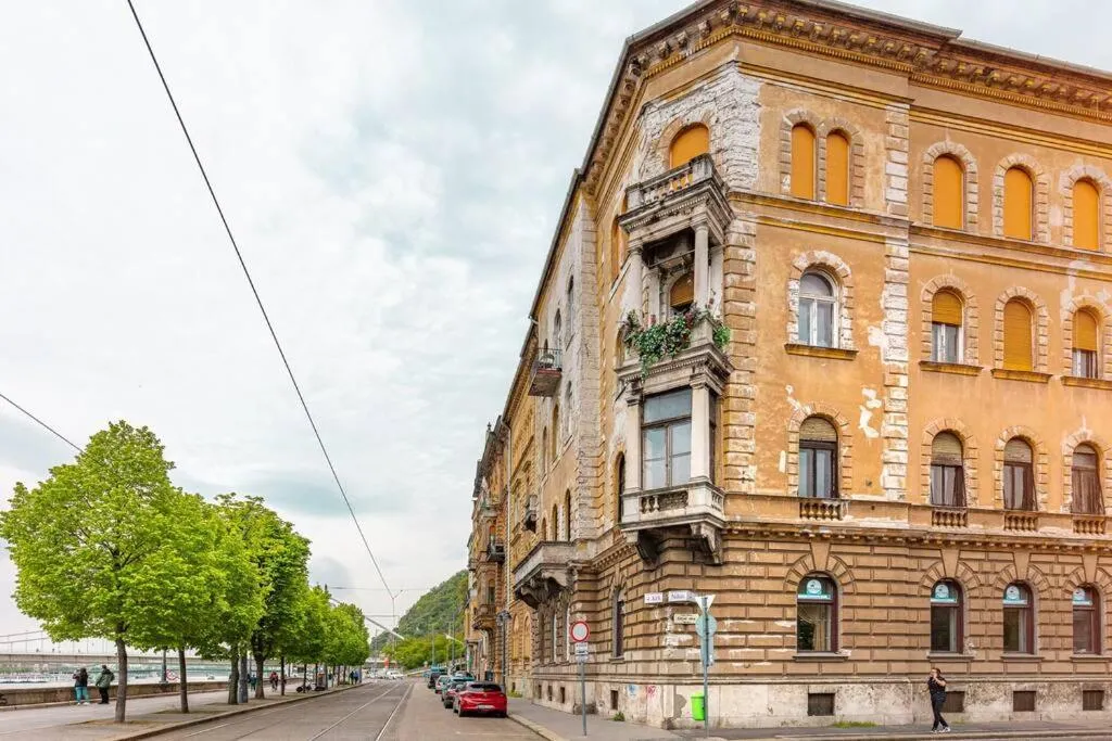 Image 2 of OrangeHomes Luxury apartment next to Gellért Hill