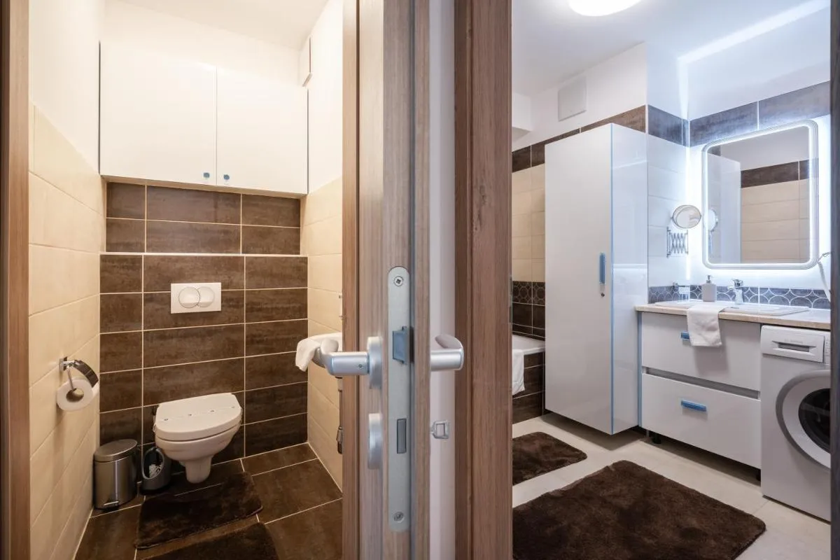 Image 2 of Orchid House Apartment