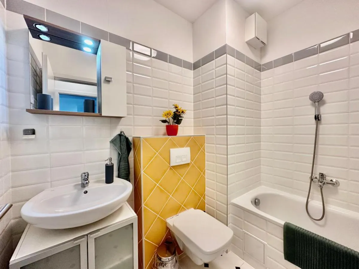 Image 2 of Panorama Apartment #W6 #Terrace #FreeParking