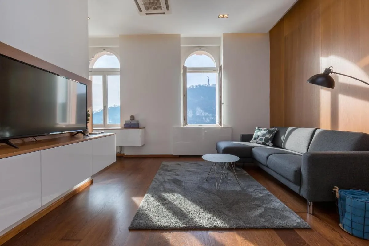 Image 4 of Panorama Luxury Dream Home in The Center