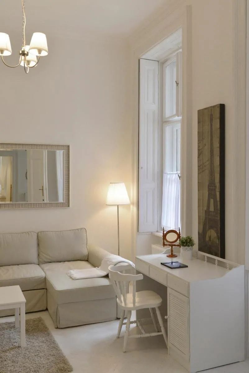 Image 5 of Paris Apartment