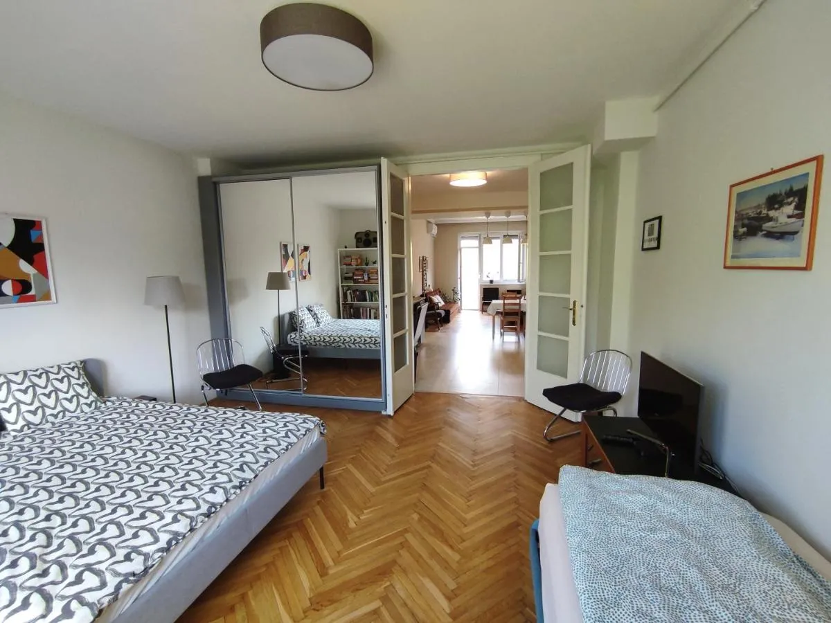 Image 1 of Park view, close to river, AC, Bauhaus vibe, 2 balconies