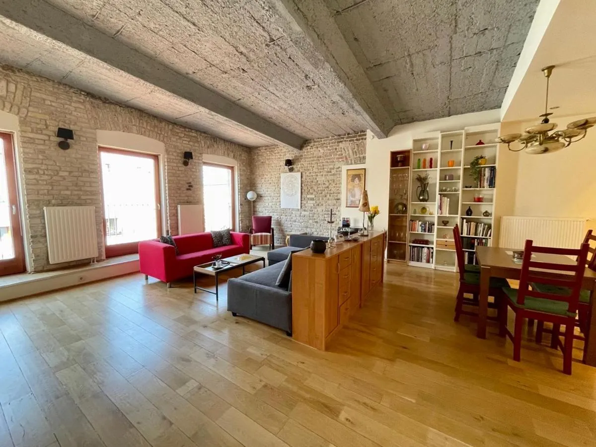Image 3 of Penthouse w Private Rooftop and Free parking