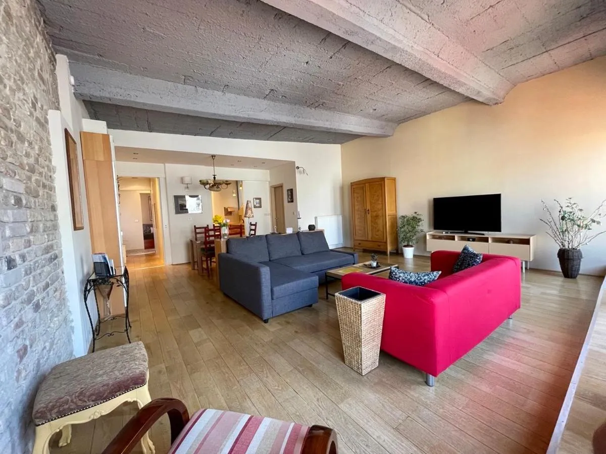 Image 4 of Penthouse w Private Rooftop and Free parking