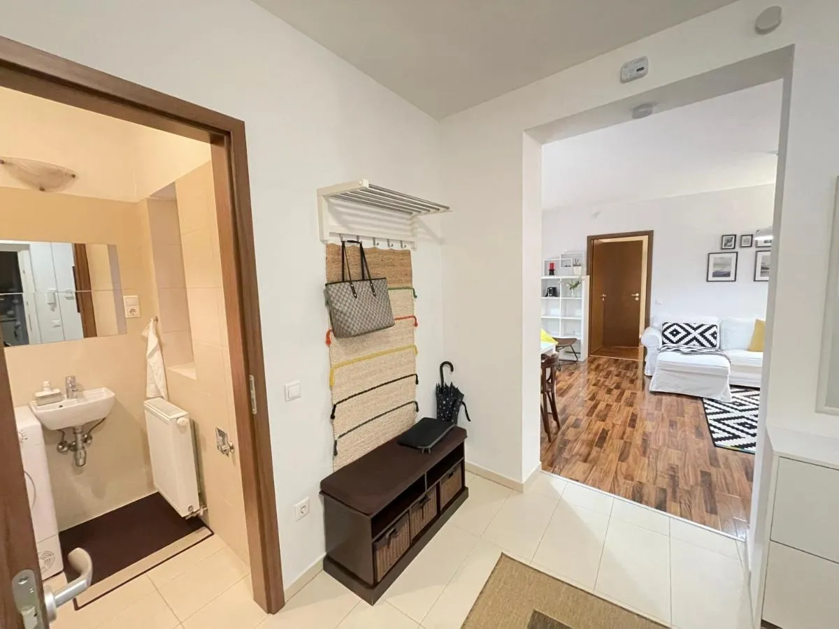 Image 2 of Peony Székely Mihály Apartment – Free Garage