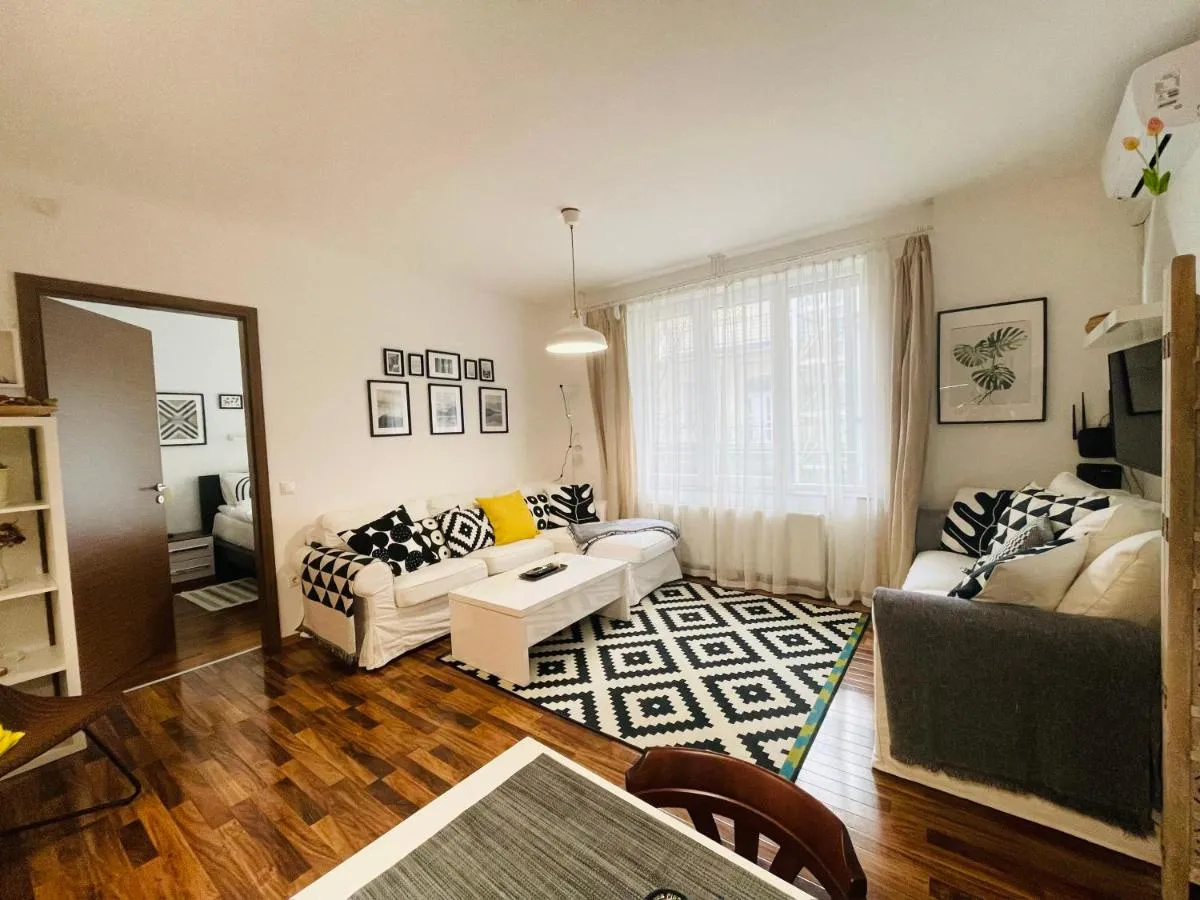 Image 4 of Peony Székely Mihály Apartment – Free Garage
