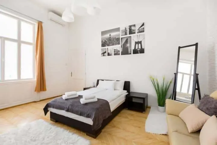 Image of Peterdy Apartment at City Park with AC