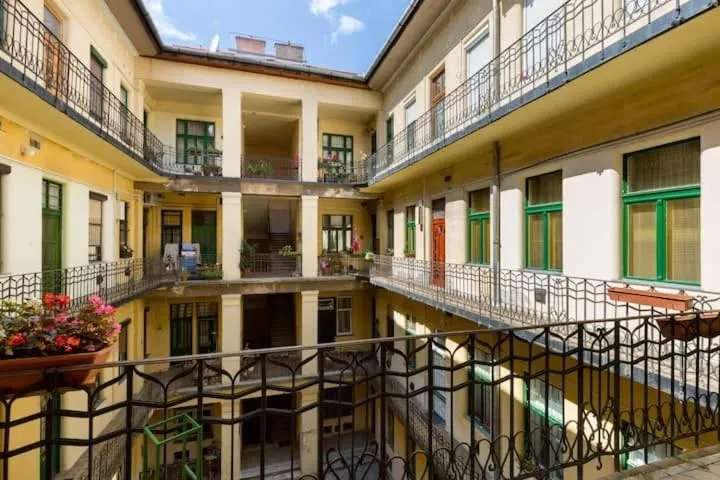 Image 4 of Peterdy Apartment at City Park with AC