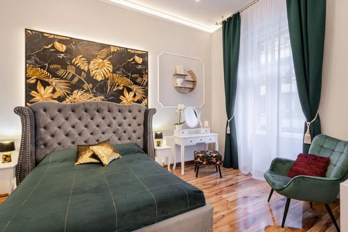 Image 1 of Premium Art Deco Apartment at Broadway // 4BDR & 3BR