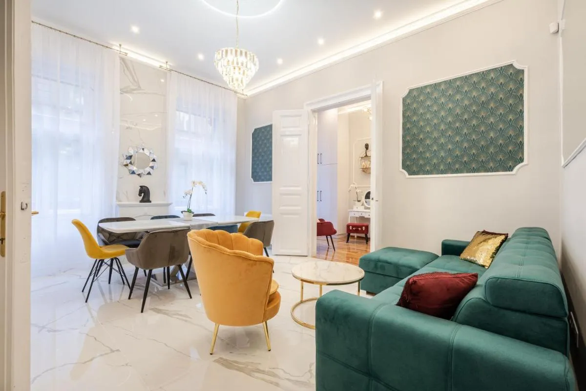 Image 3 of Premium Art Deco Apartment at Broadway // 4BDR & 3BR