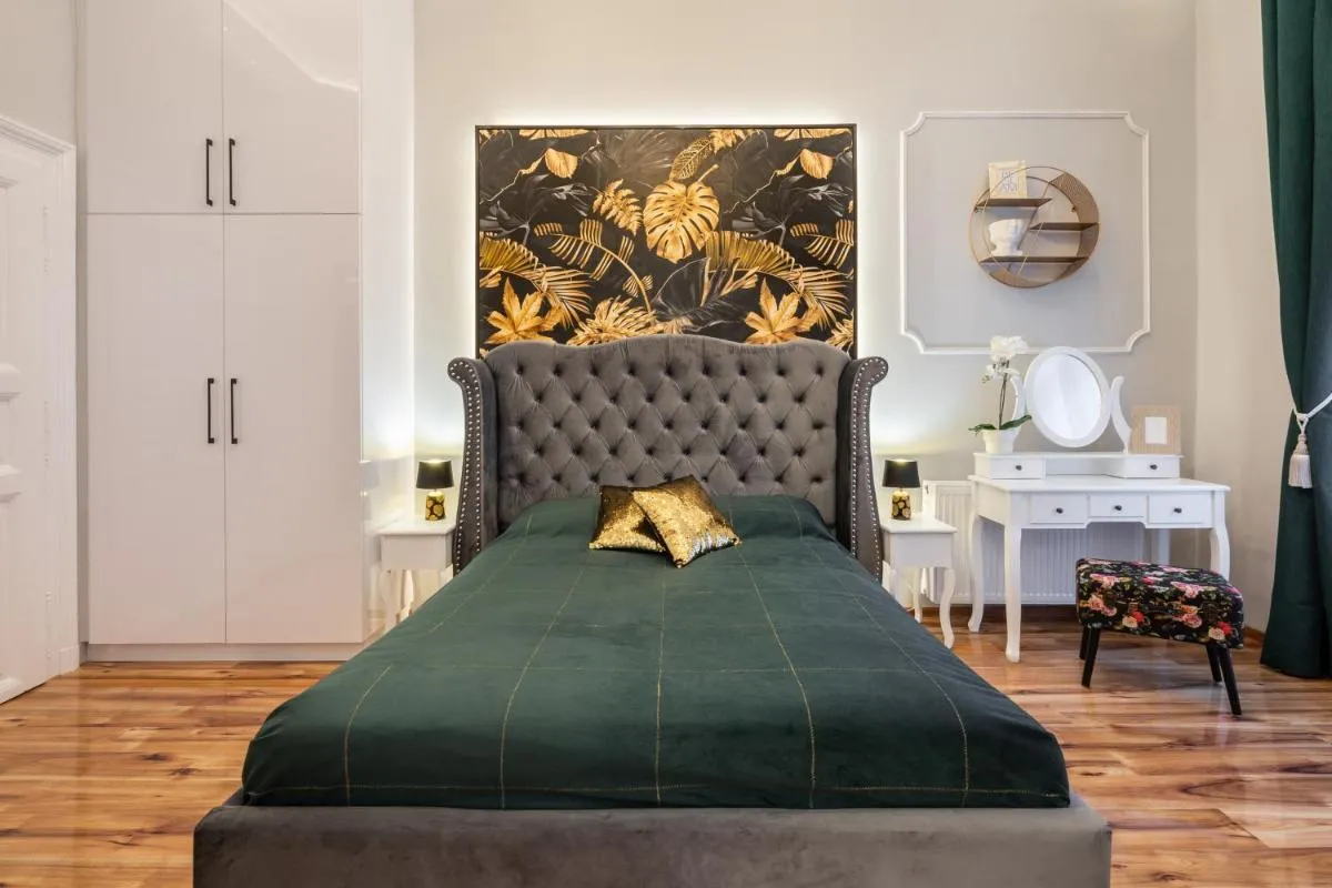 Image 6 of Premium Art Deco Apartment at Broadway // 4BDR & 3BR