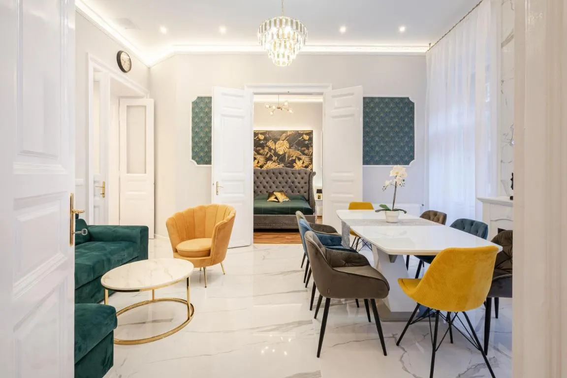 Image of Premium Art Deco Apartment at Broadway // 4BDR & 3BR