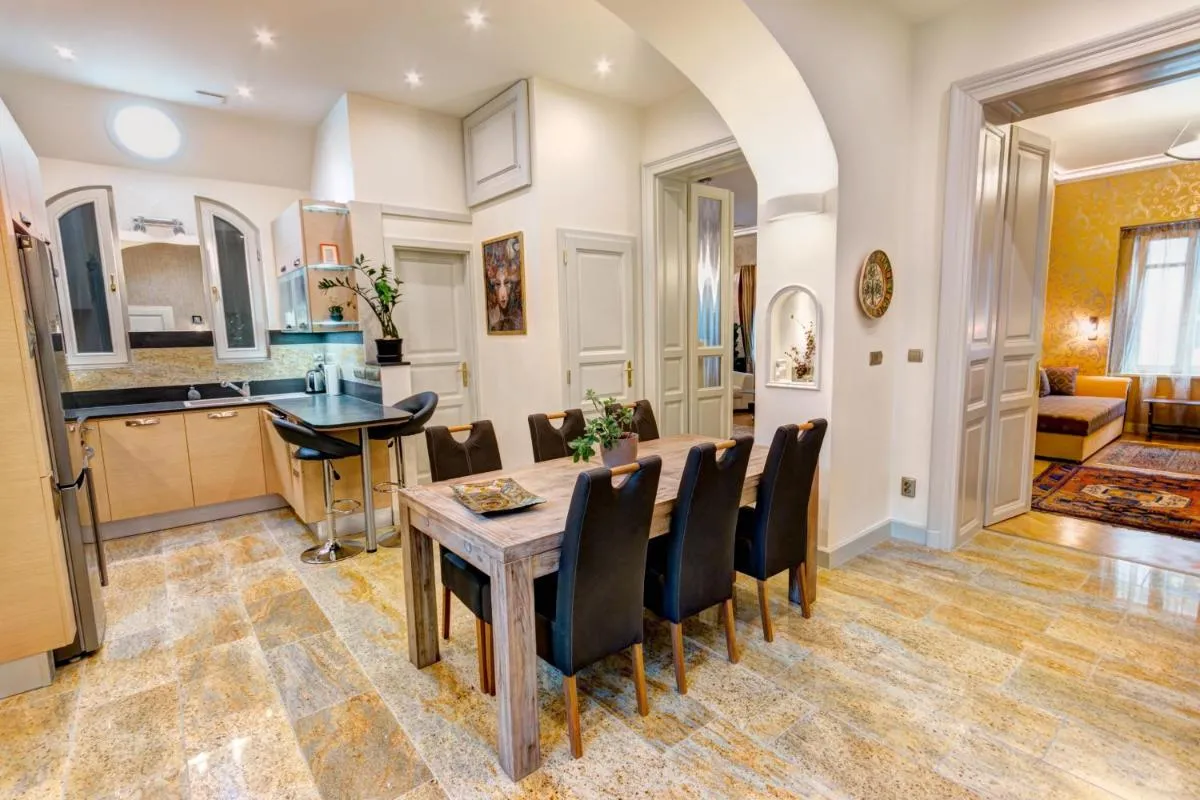 Image 1 of Prestige Suite Opera – supercentral